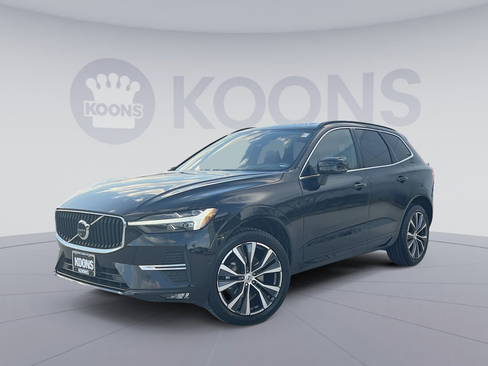2022 Volvo XC60 Momentum's photo