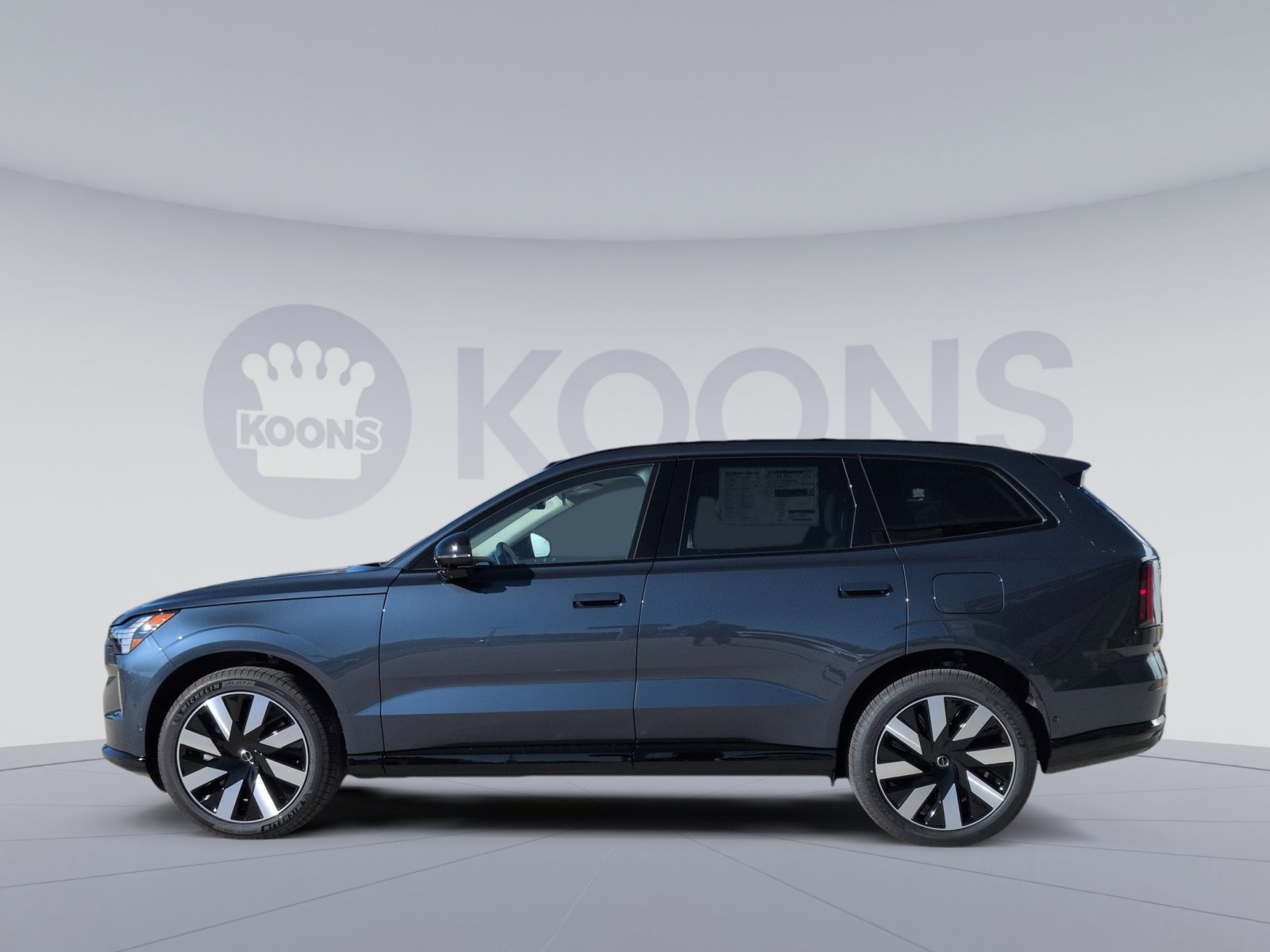 2025 Volvo EX90 Twin Motor Plus photo 2