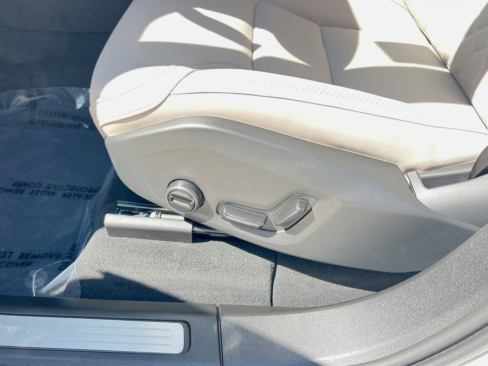 2026 Volvo XC60 Plus - Photo 14