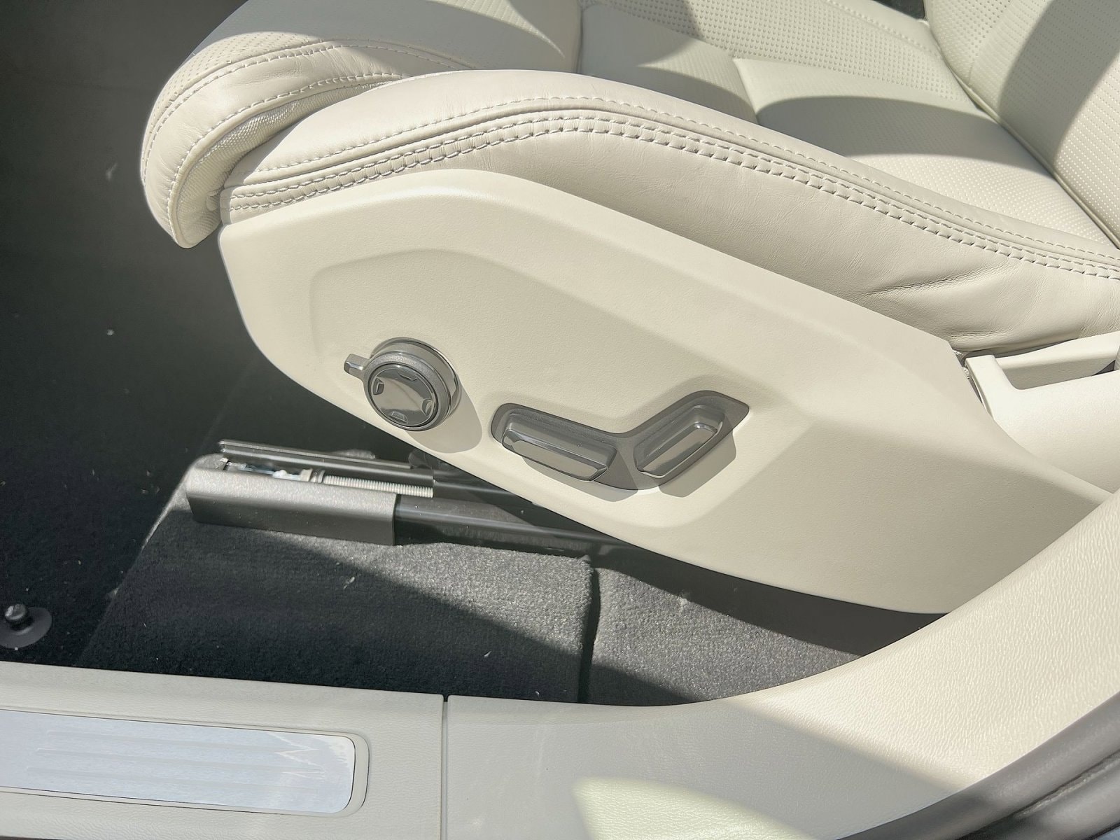 2026 Volvo XC60 Ultra - Photo 14
