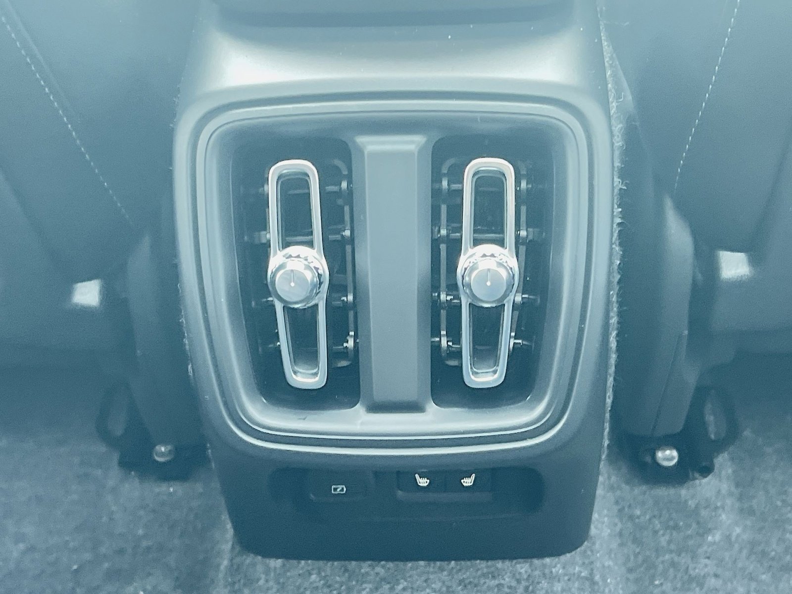 2026 Volvo XC40 Plus - Photo 23