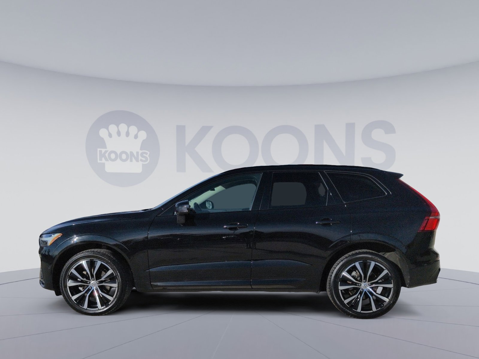 2023 Volvo XC60 B5 Plus photo 2