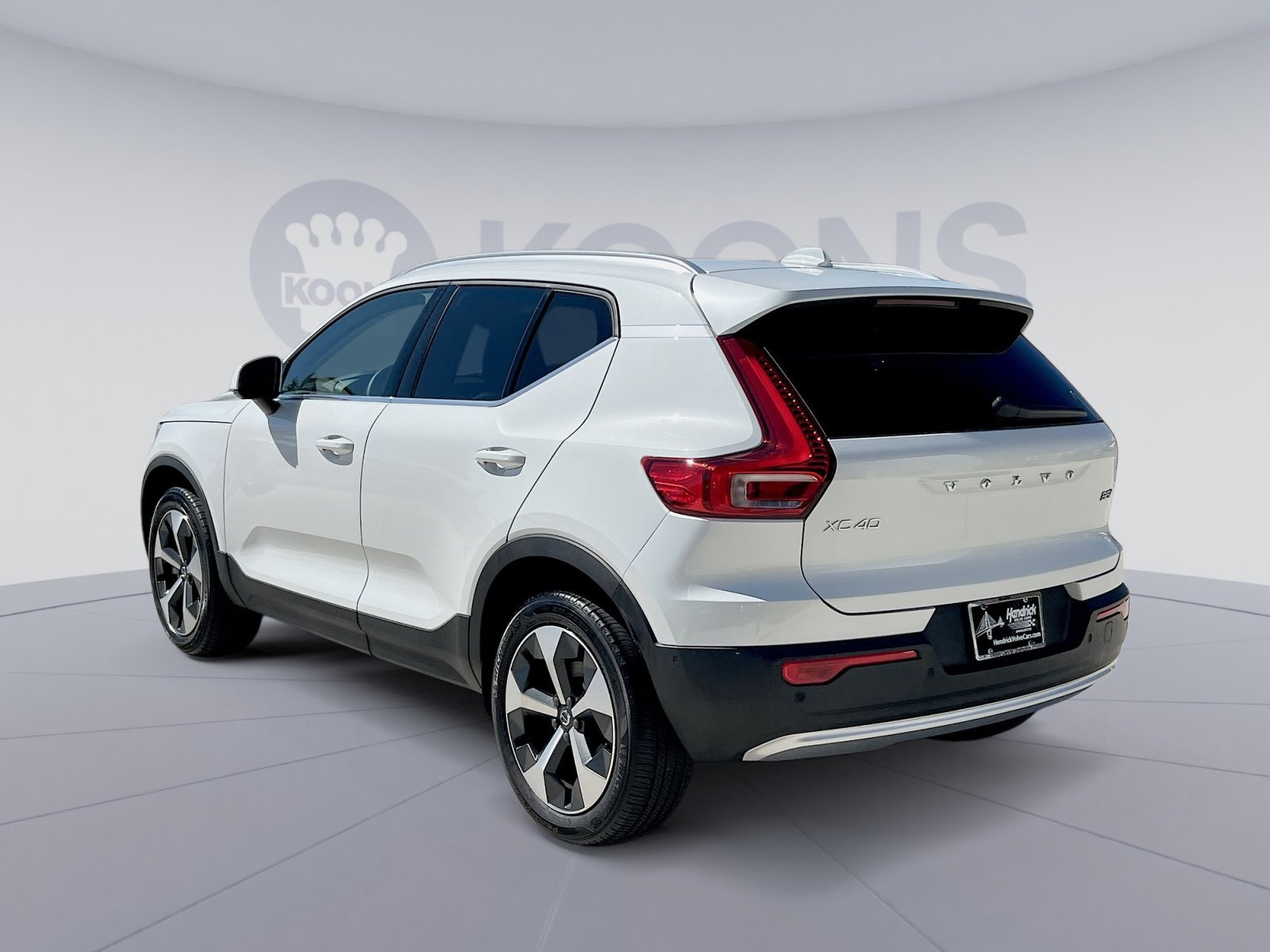 2025 Volvo XC40 Plus photo 3