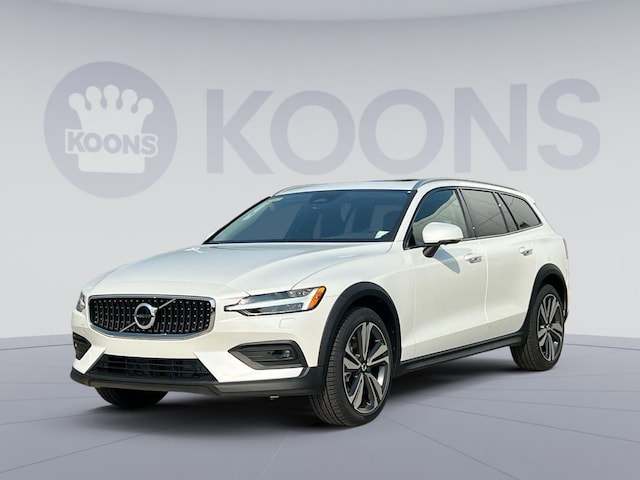 2025 Volvo V60 Cross Country B5 Plus Wagon I-4 cyl All-Wheel Drive