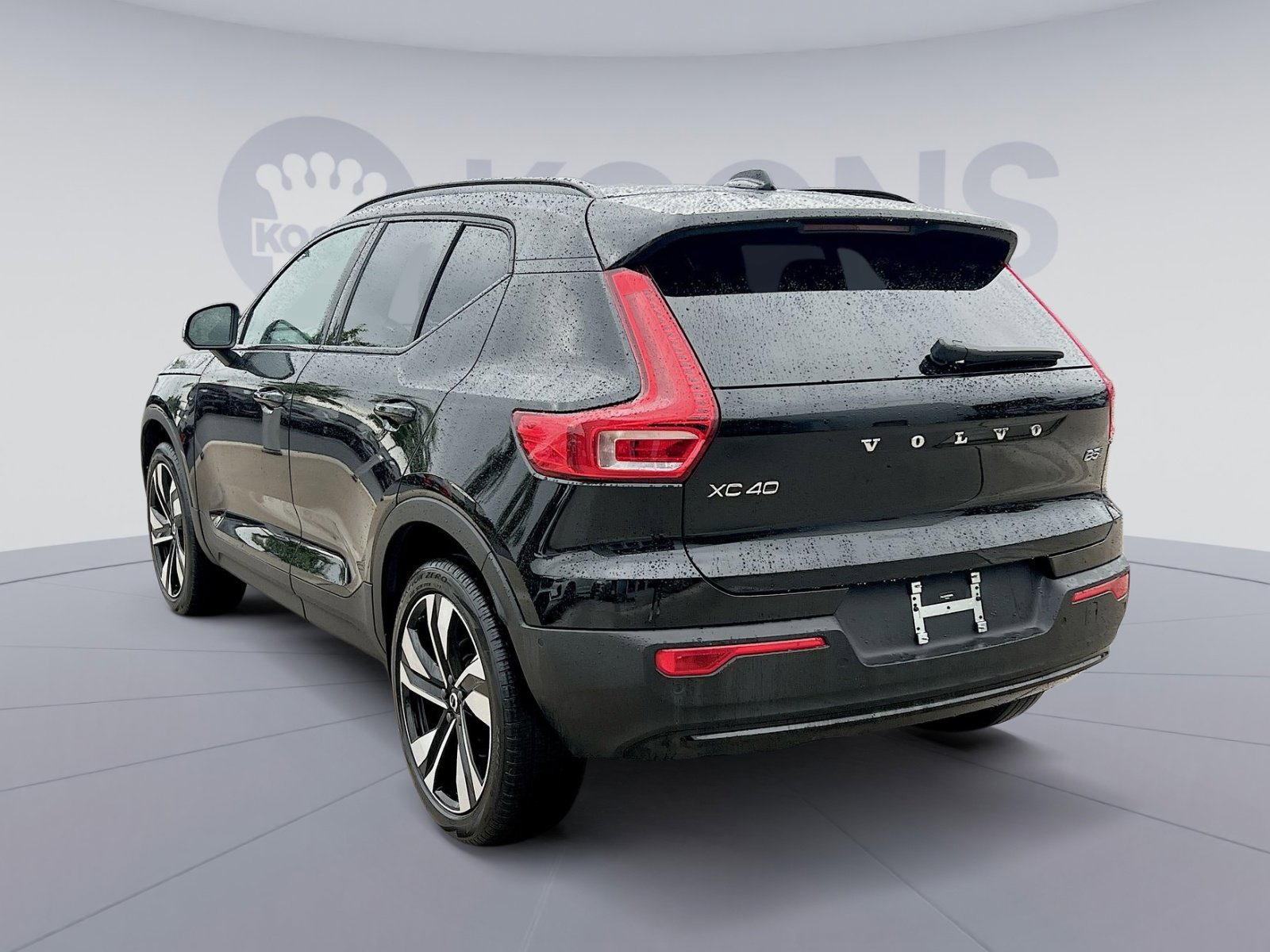 2025 Volvo XC40 Plus photo 2