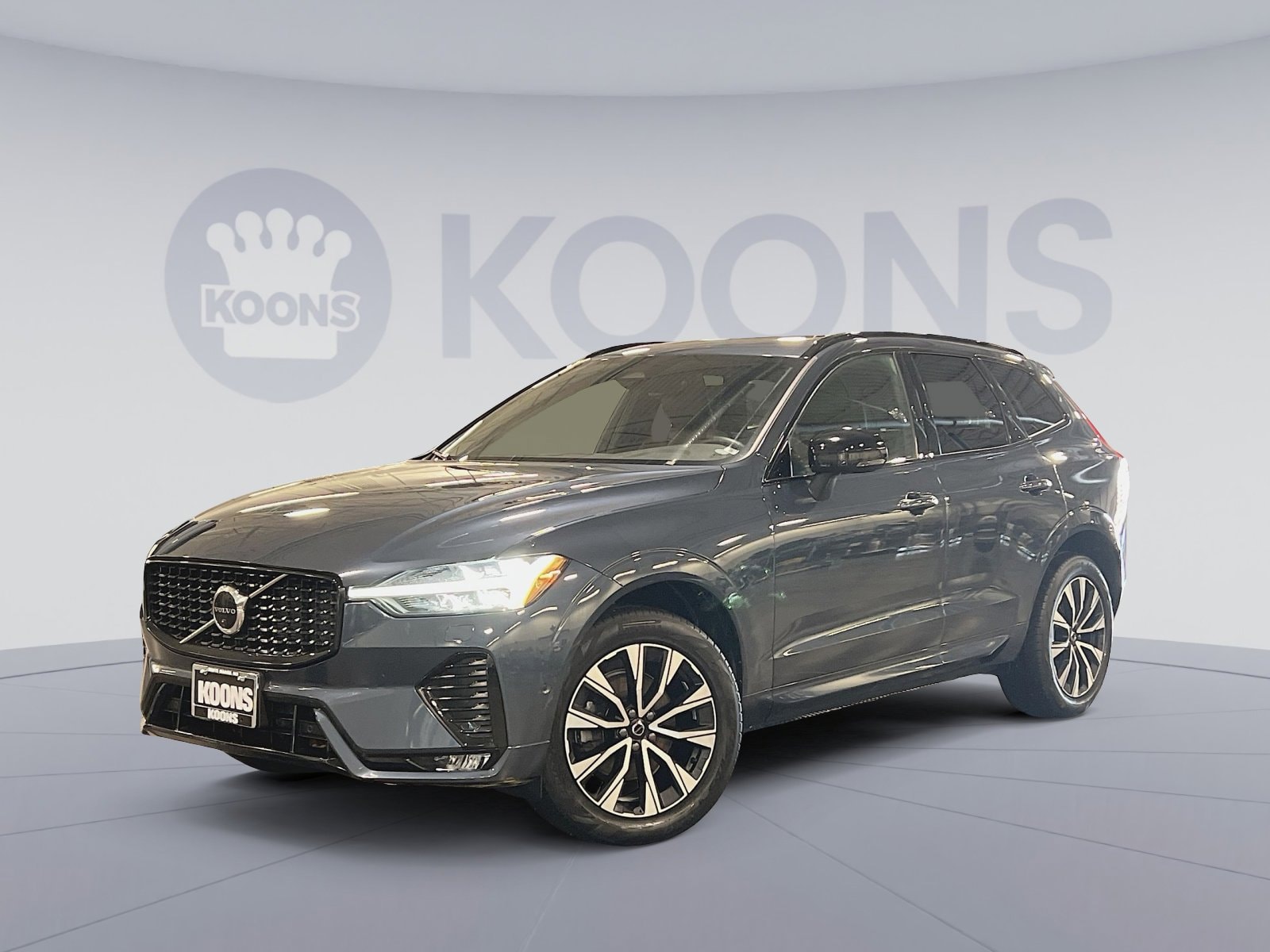 2023 Volvo XC60 Plus's photo