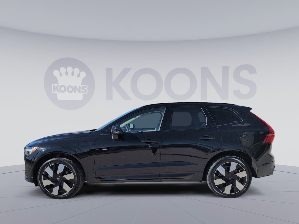 Used 2025 Volvo XC60 plug-in hybrid T8 Plus SUV