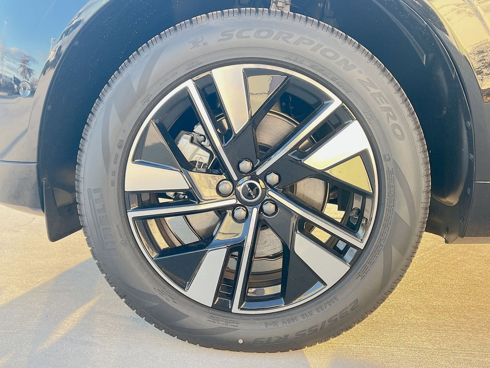 2026 Volvo XC60 Plus - Photo 12