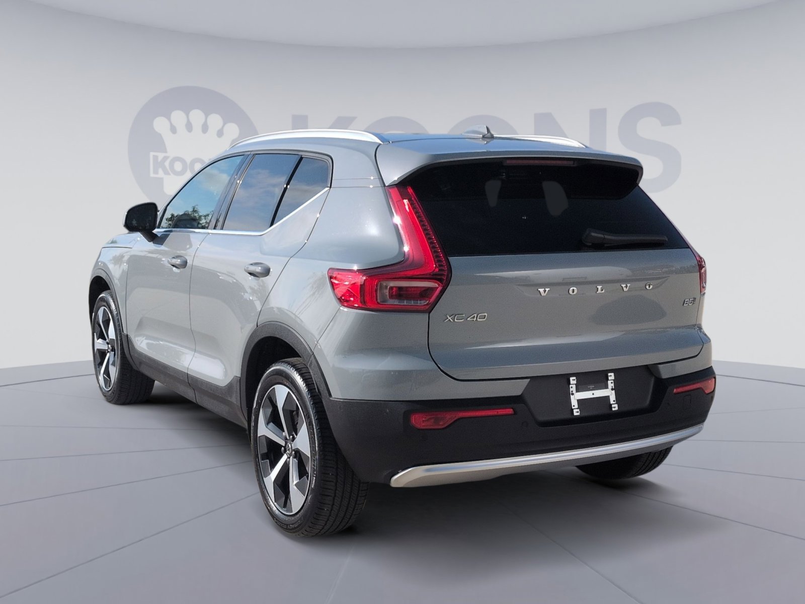 2024 Volvo XC40 Plus photo 2