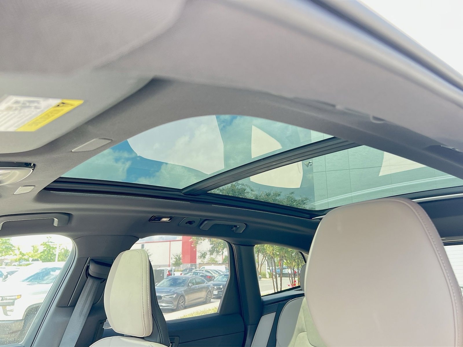 2026 Volvo XC60 Plus - Photo 24