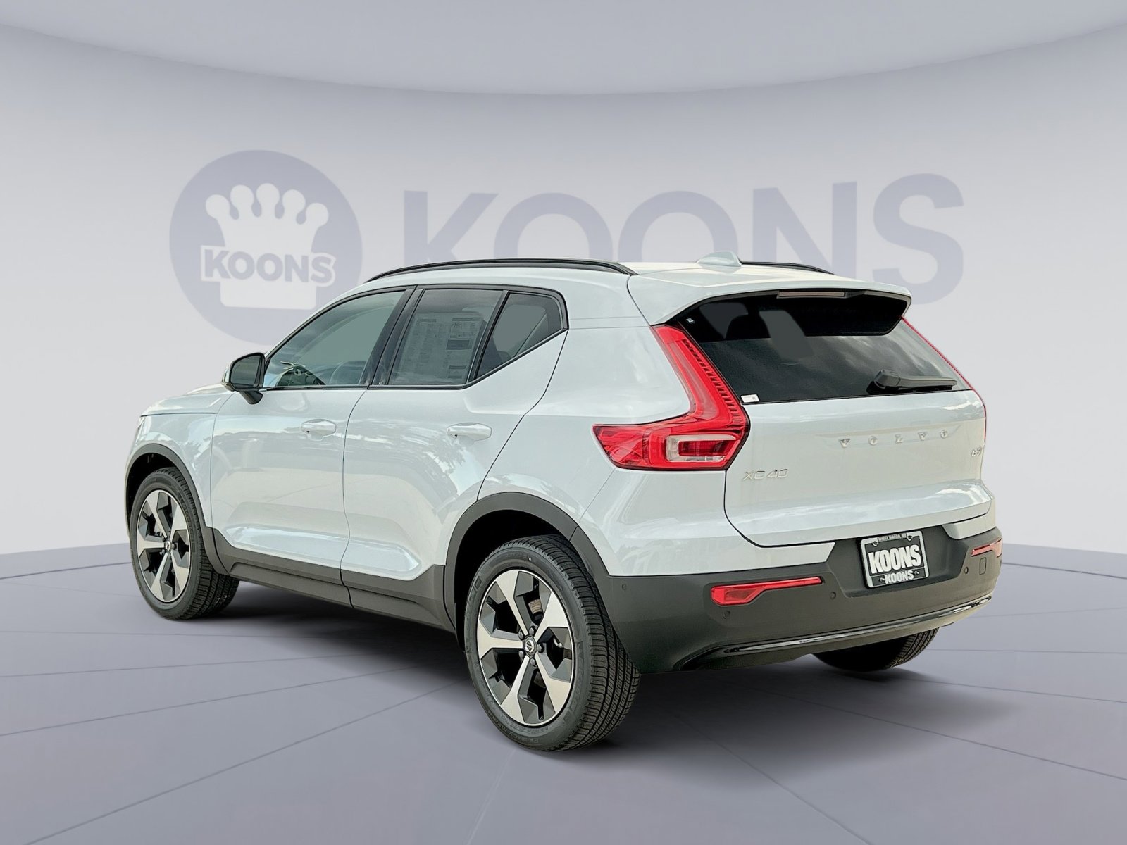 2026 Volvo XC40 Plus photo 3