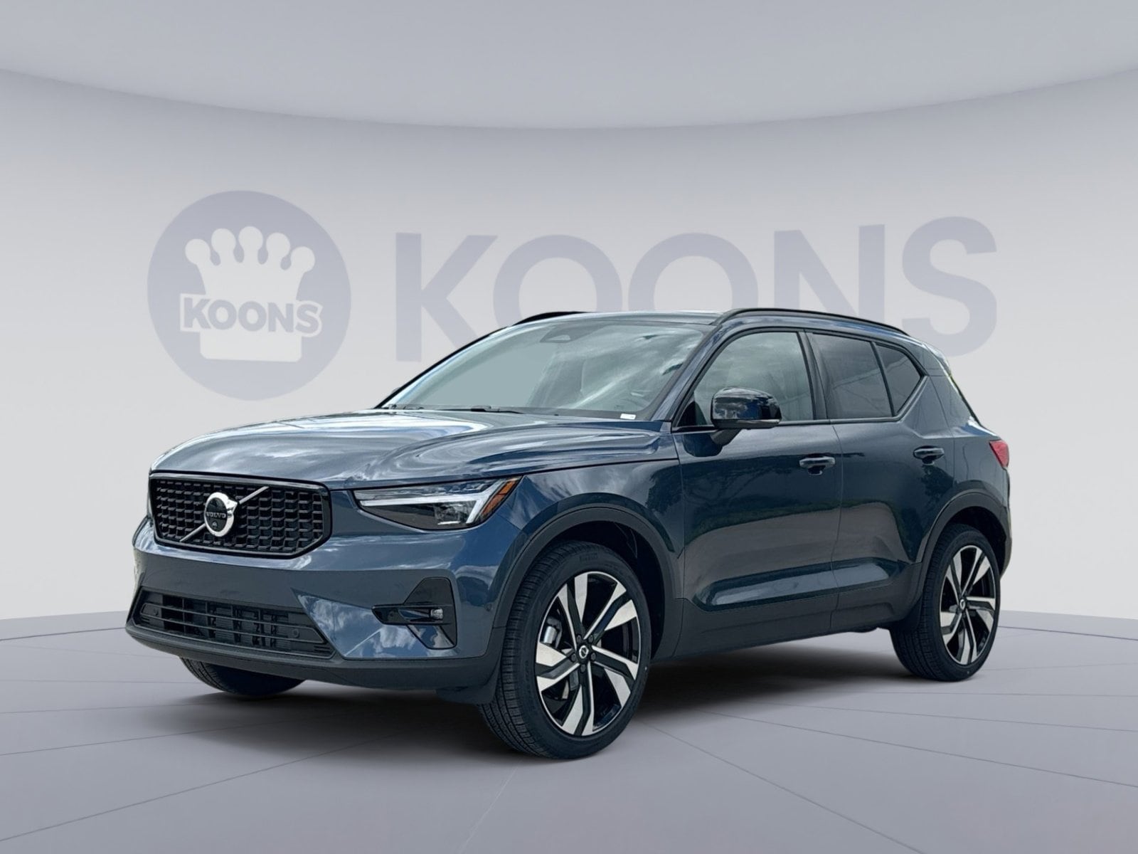 2026 Volvo XC40 B5 Ultra Dark AWD's photo