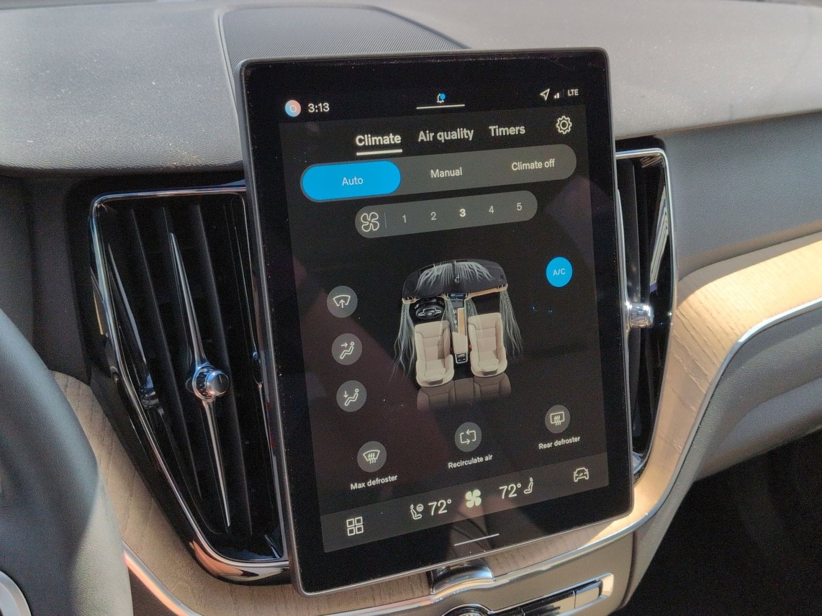 2026 Volvo XC60 Plus - Photo 21