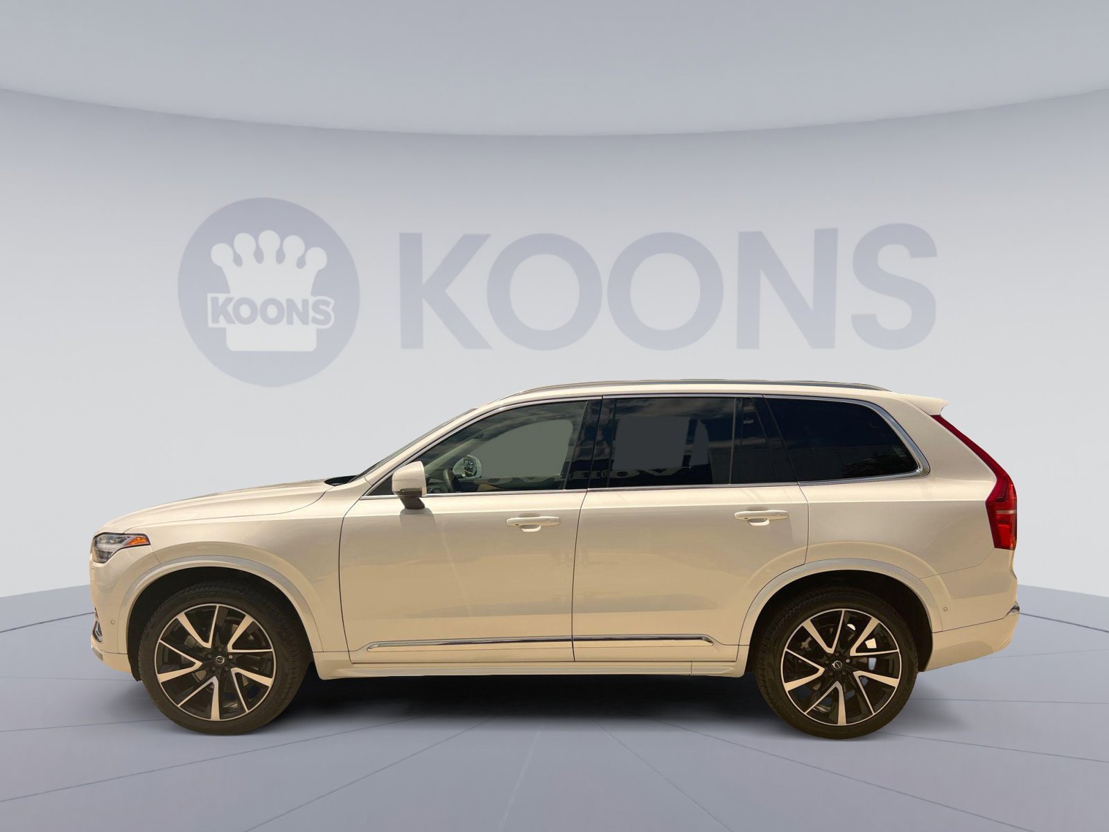 2023 Volvo XC90 B5 Plus photo 2