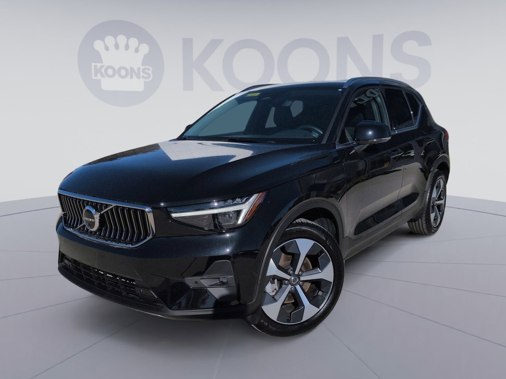 Used 2025 Volvo XC40 B5 Plus Bright Theme SUV