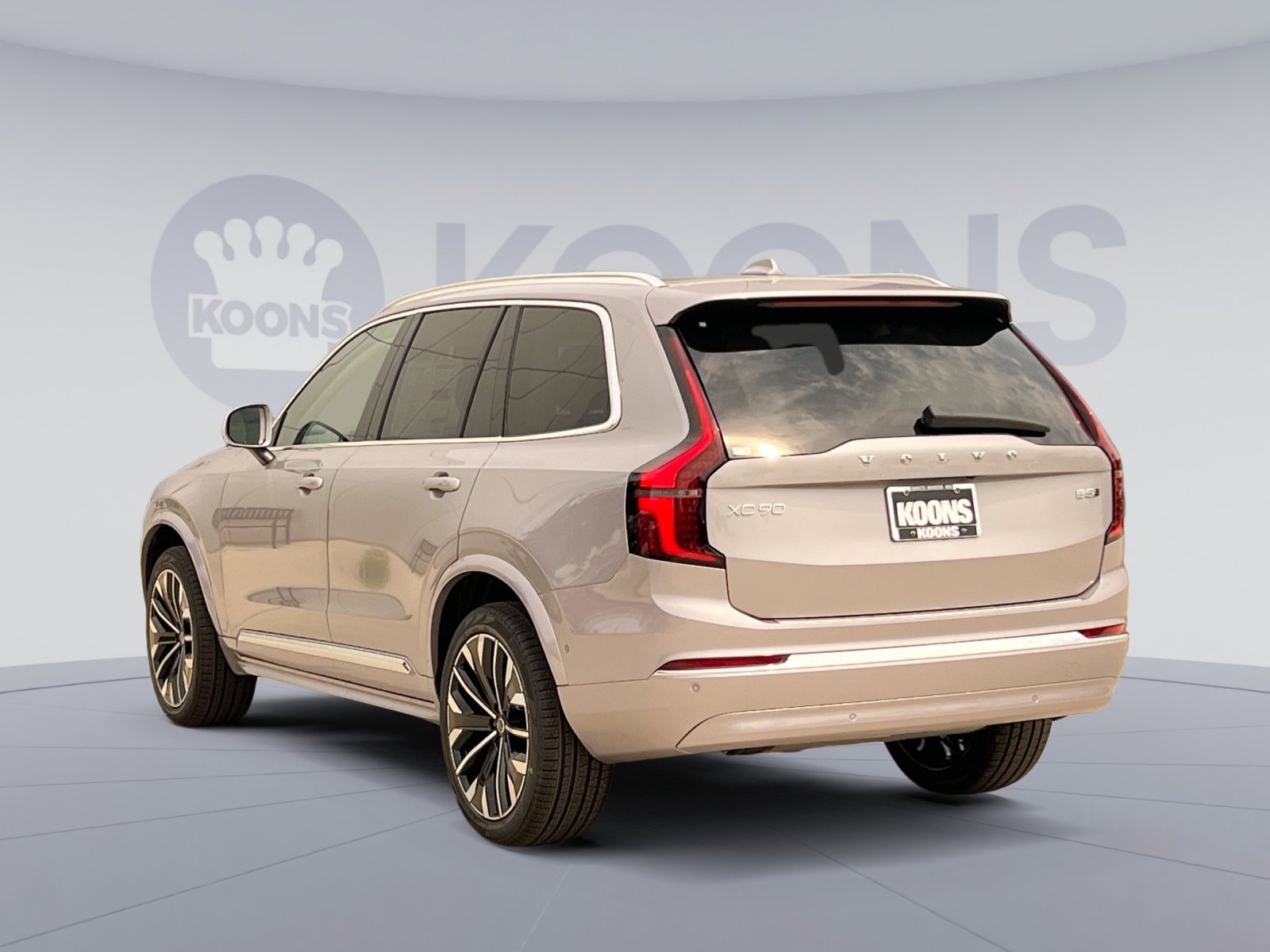 2026 Volvo XC90 B5 photo 2