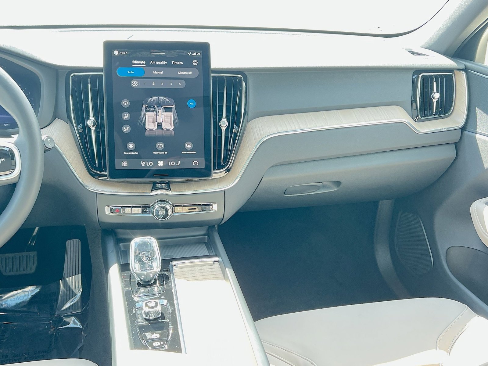 2026 Volvo XC60 Plus - Photo 23