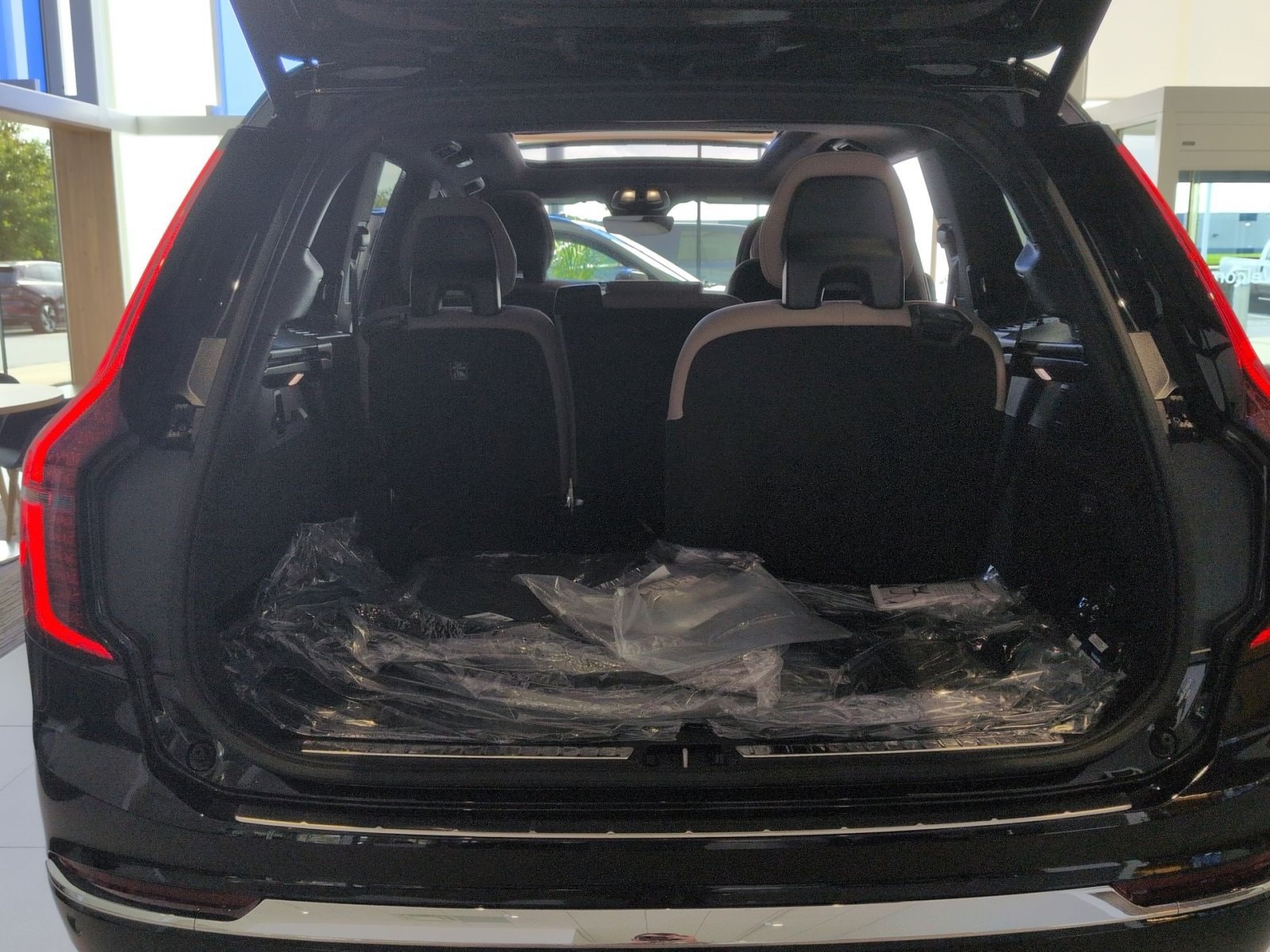 2026 Volvo XC90 Plus - Photo 33