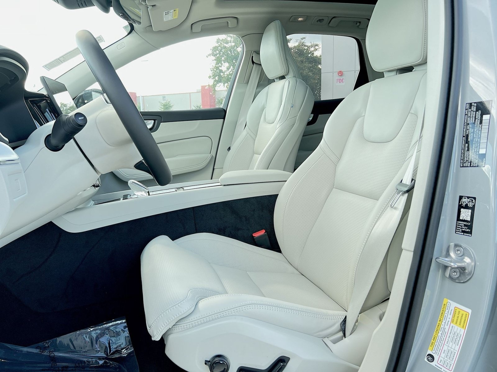 2026 Volvo XC60 Ultra - Photo 13