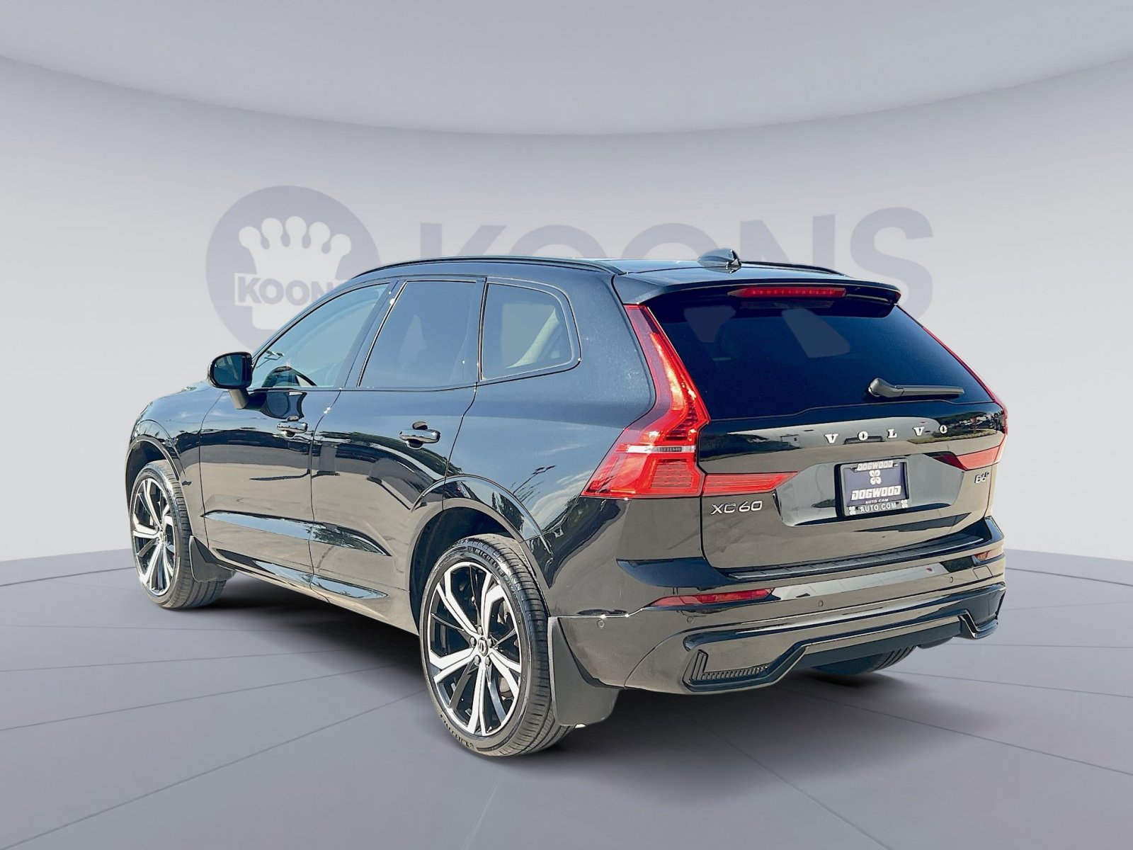 2023 Volvo XC60 Ultimate photo 3
