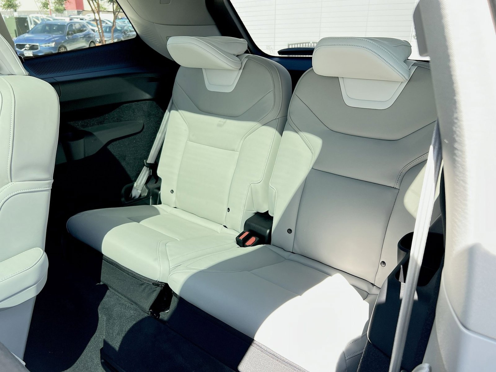 2025 Volvo EX90 Plus - Photo 26