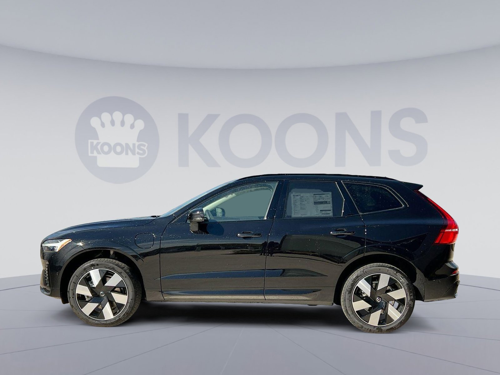 2025 Volvo XC60 Hybrid T8 Plus photo 2