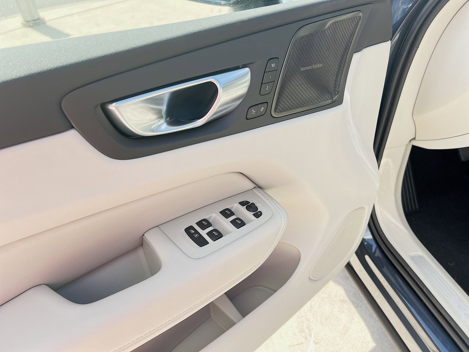 2026 Volvo XC60 Ultra - Photo 15