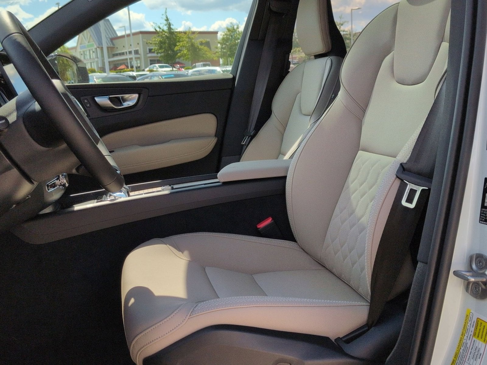 2026 Volvo XC60 Plus - Photo 13