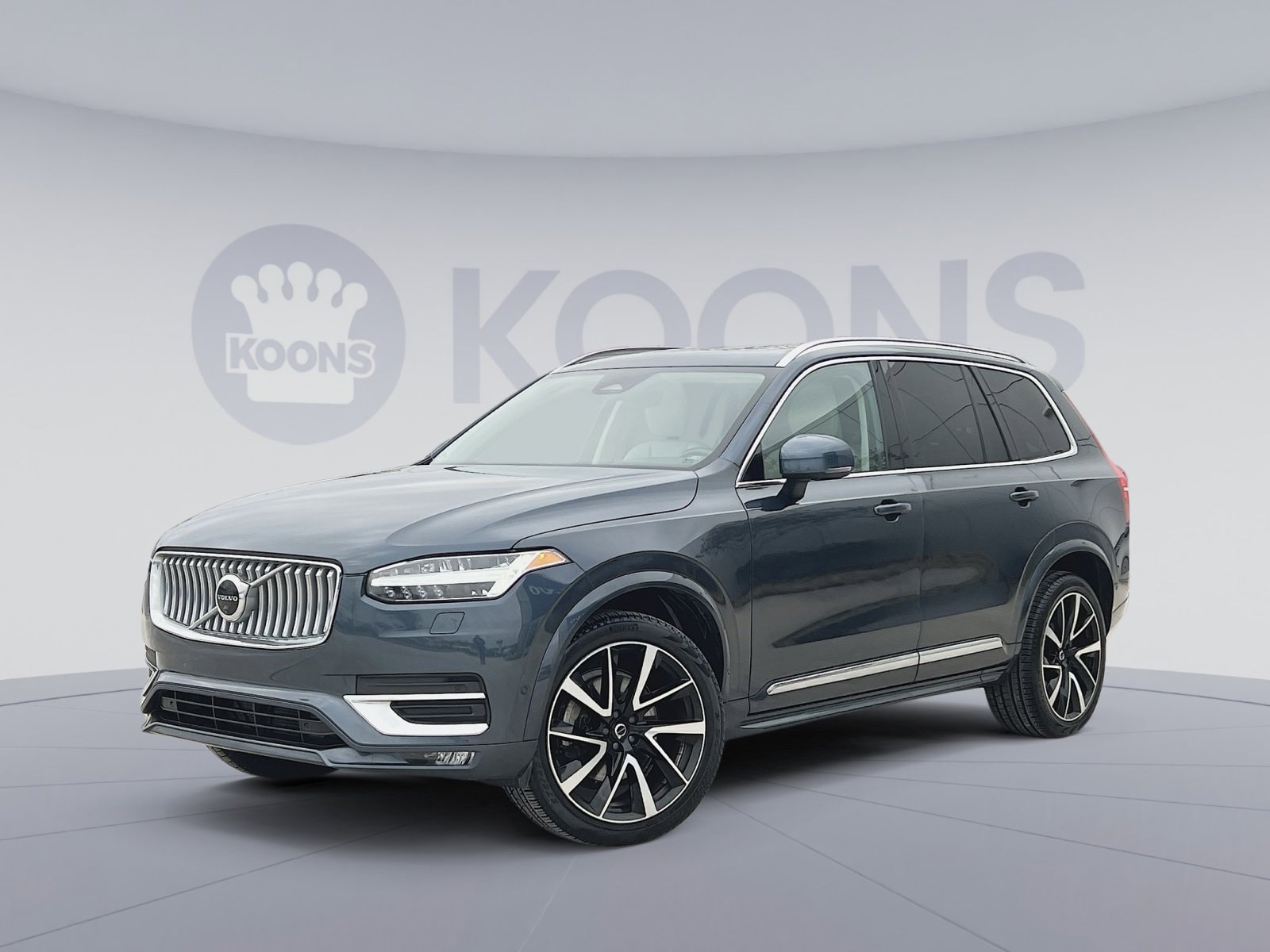 2023 Volvo XC90 Plus's photo