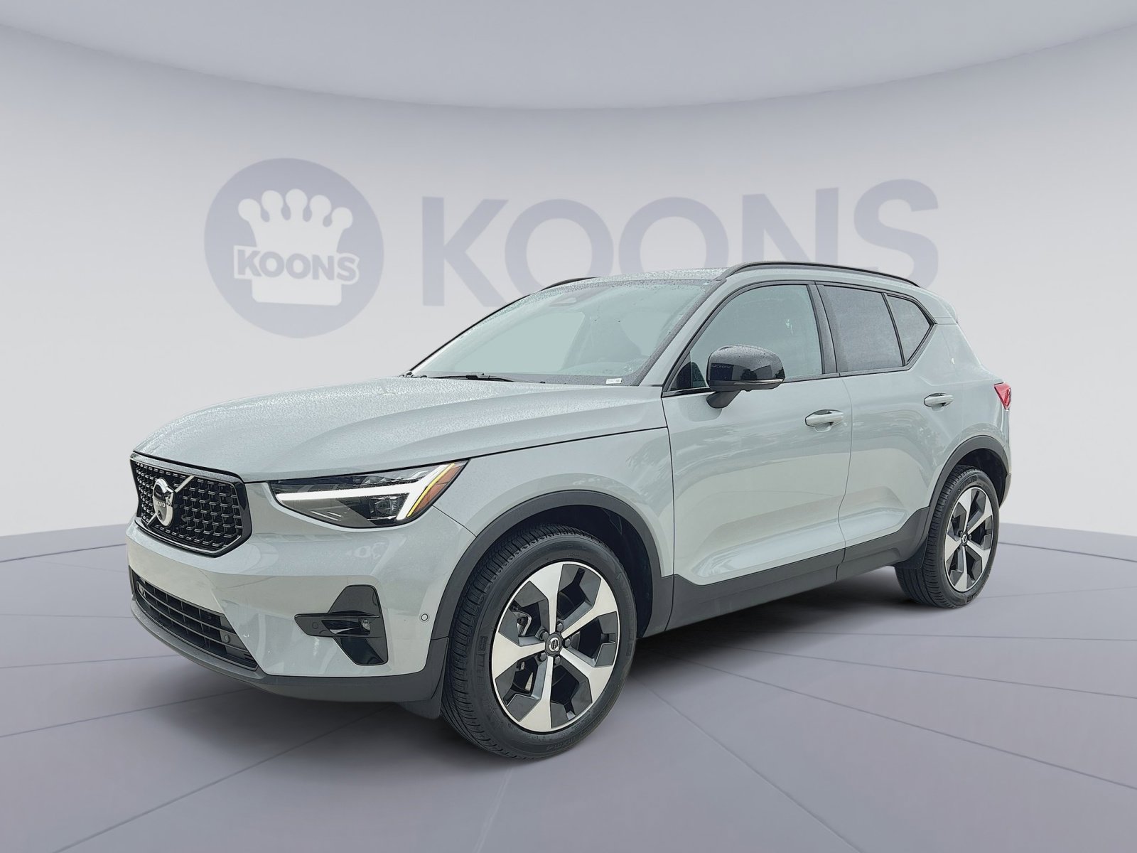 2026 Volvo XC40 B5 Plus Dark AWD's photo
