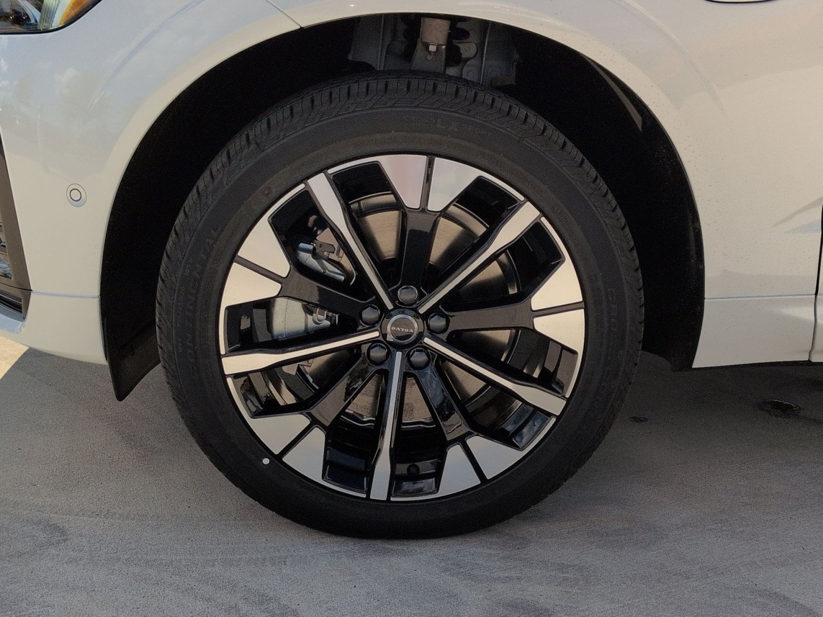 2026 Volvo XC60 Plus - Photo 12