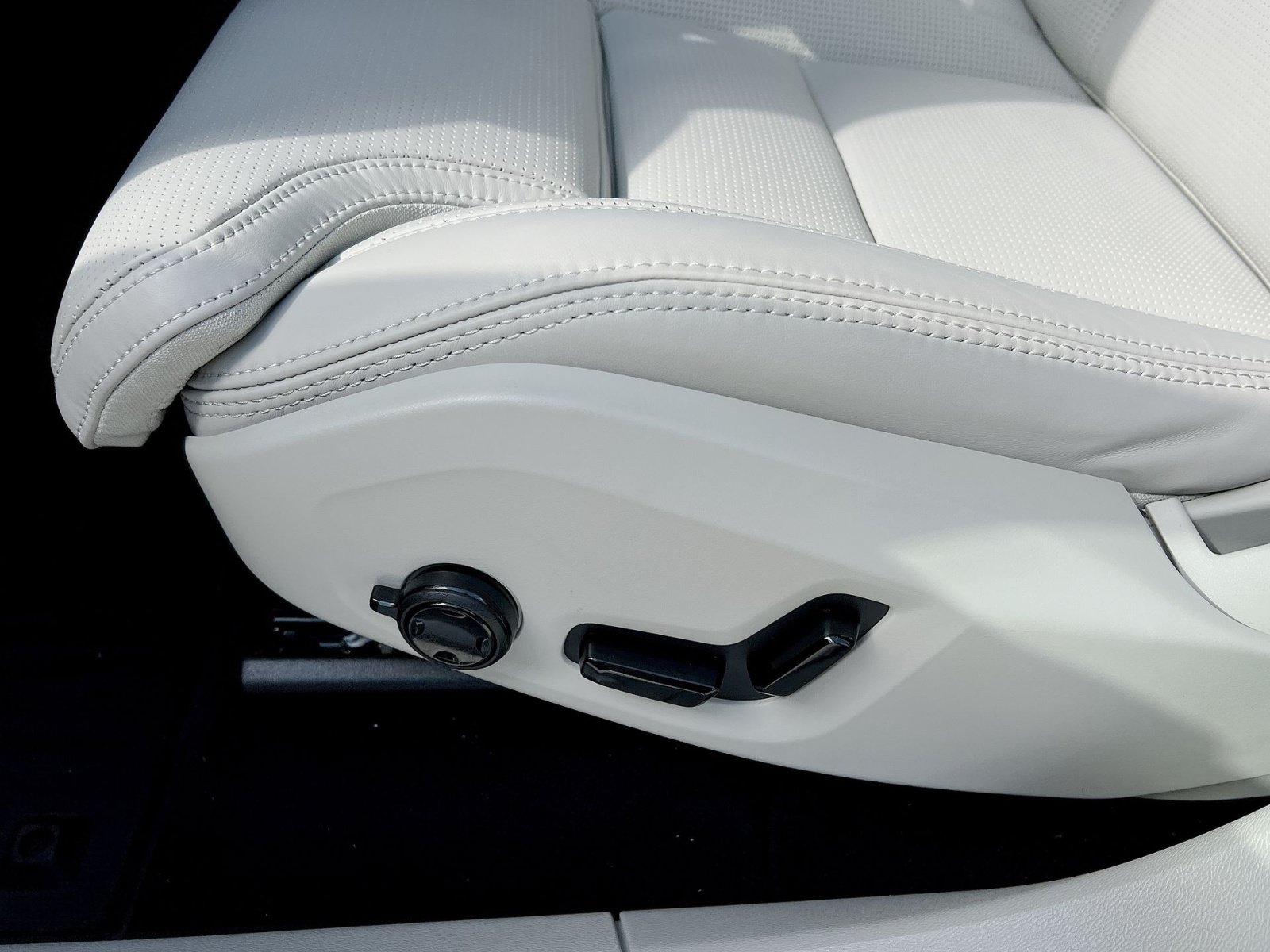2026 Volvo XC60 Ultra - Photo 22