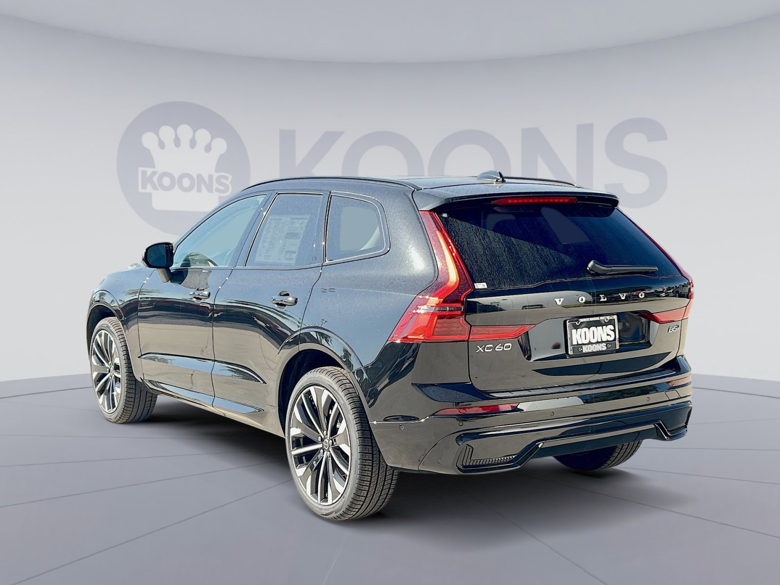 2026 Volvo XC60 B5 photo 2