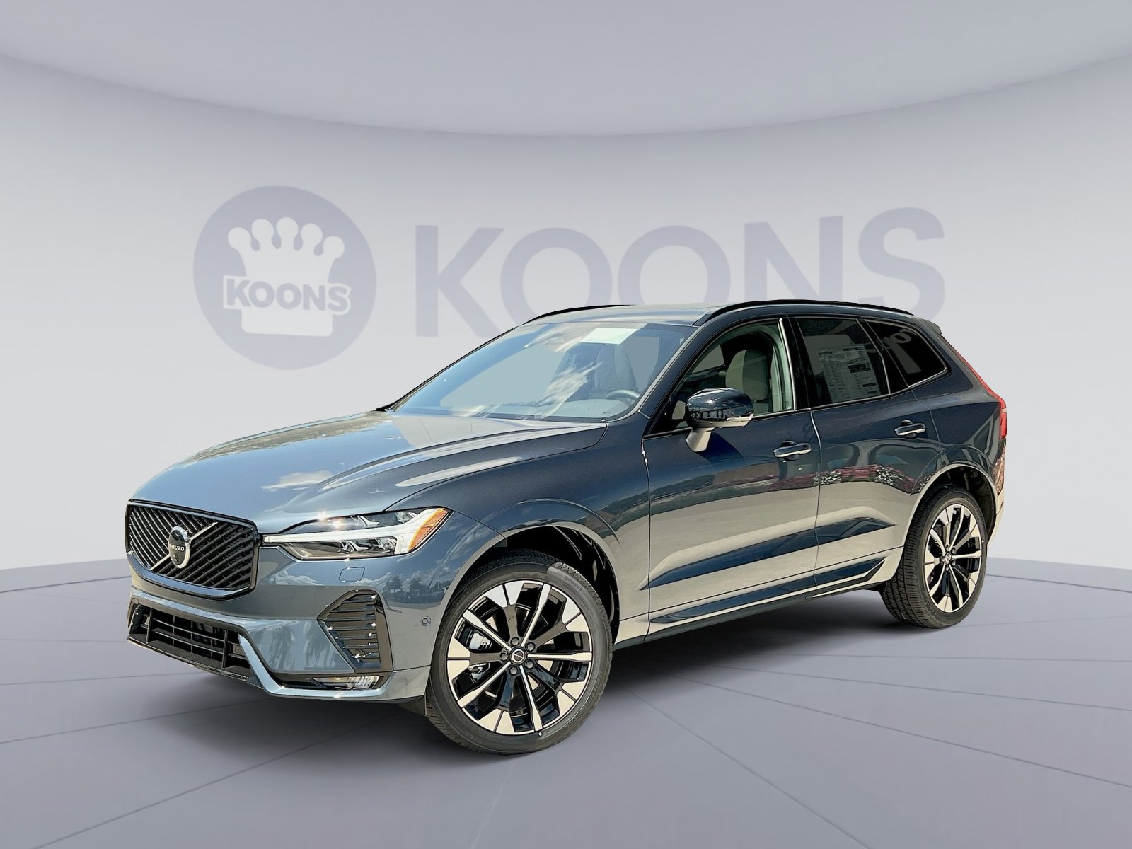 2026 Volvo XC60 Plus's photo