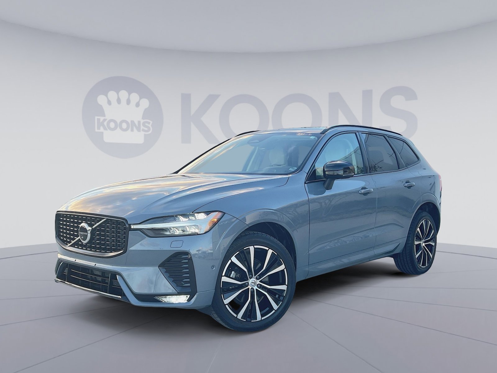 2023 Volvo XC60 Plus's photo