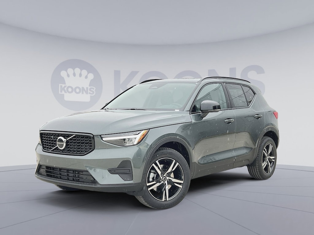 New 2026 Volvo XC40 B5 Core SUV