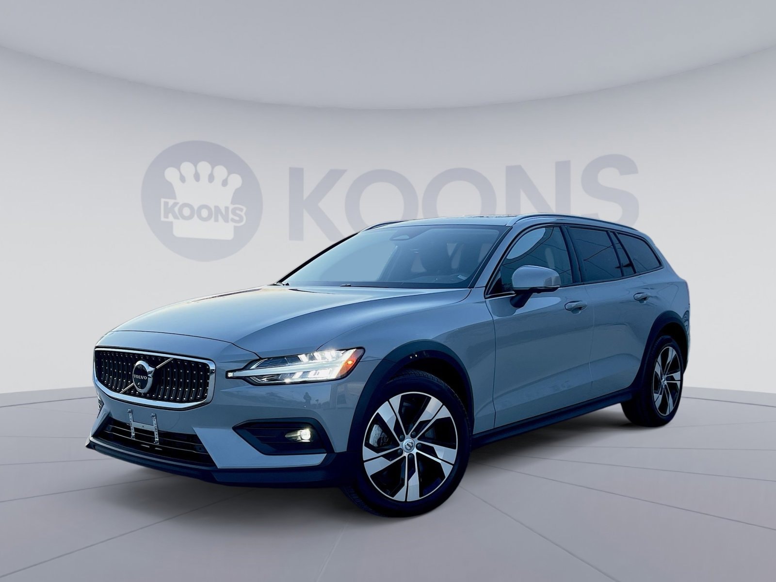 2024 Volvo V60 Cross Country Plus's photo