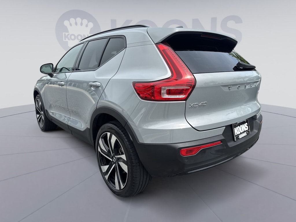 Certified 2024 Volvo XC40 B5 Plus Dark Theme SUV