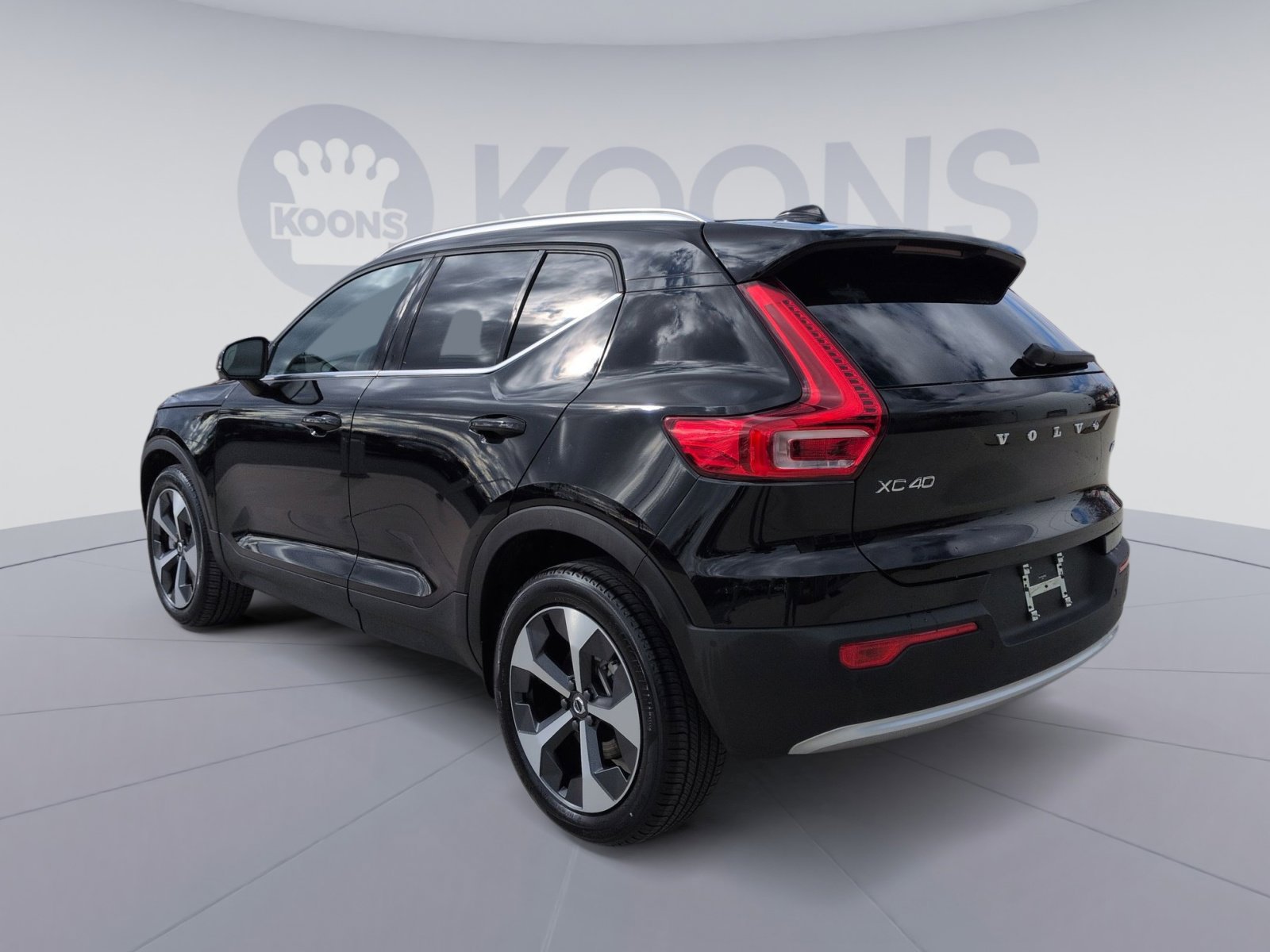 2025 Volvo XC40 Plus photo 2