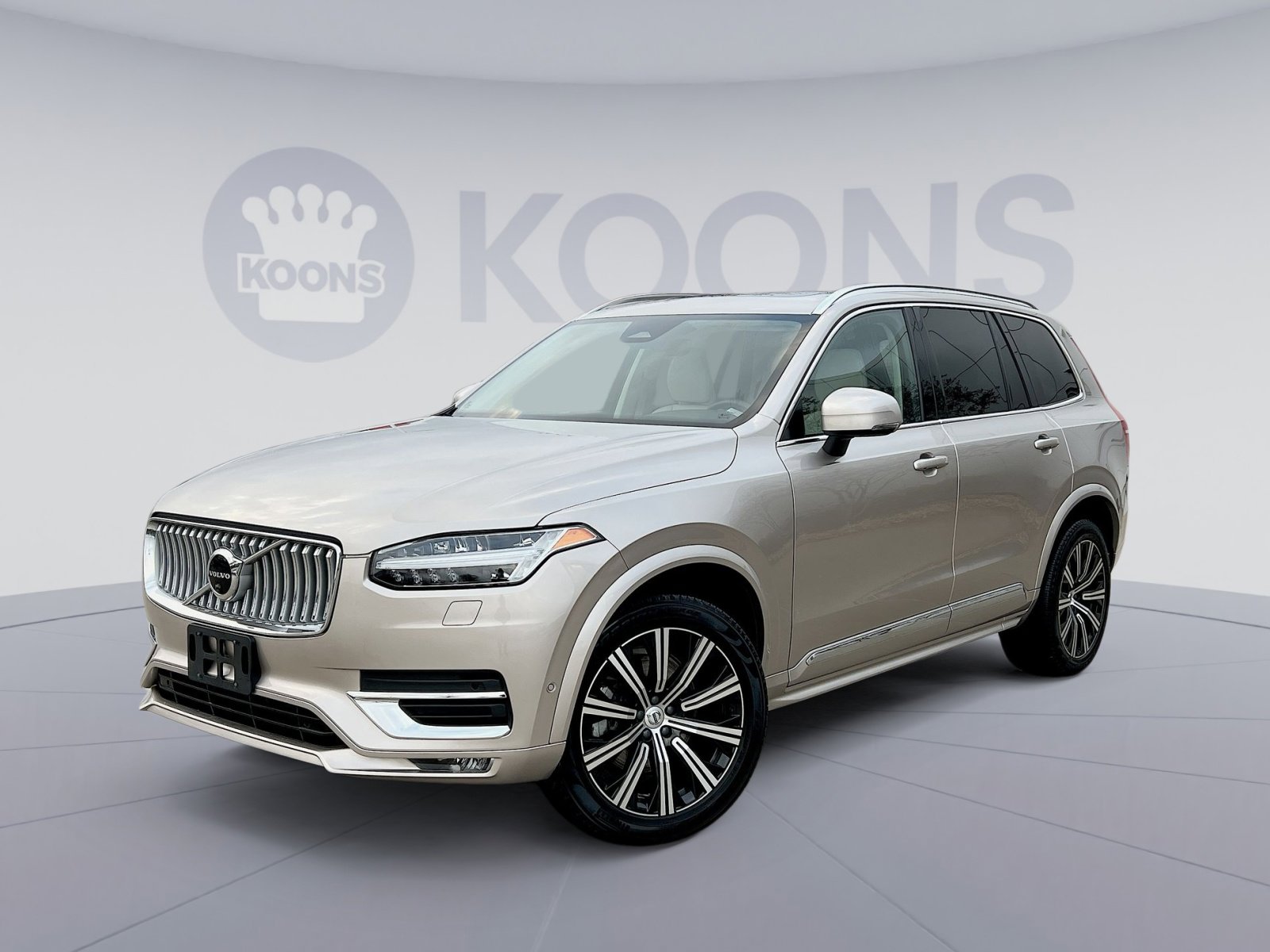 2023 Volvo XC90 Plus's photo