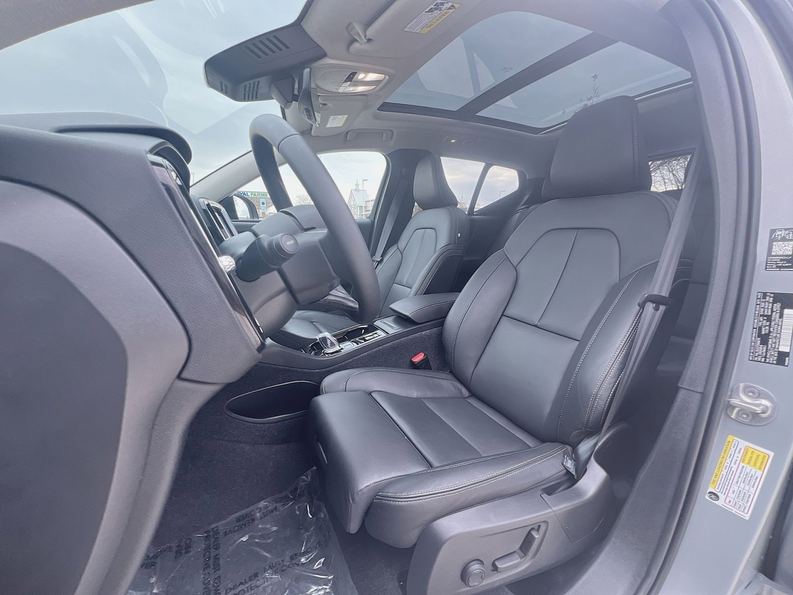 2026 Volvo XC40 Plus - Photo 13