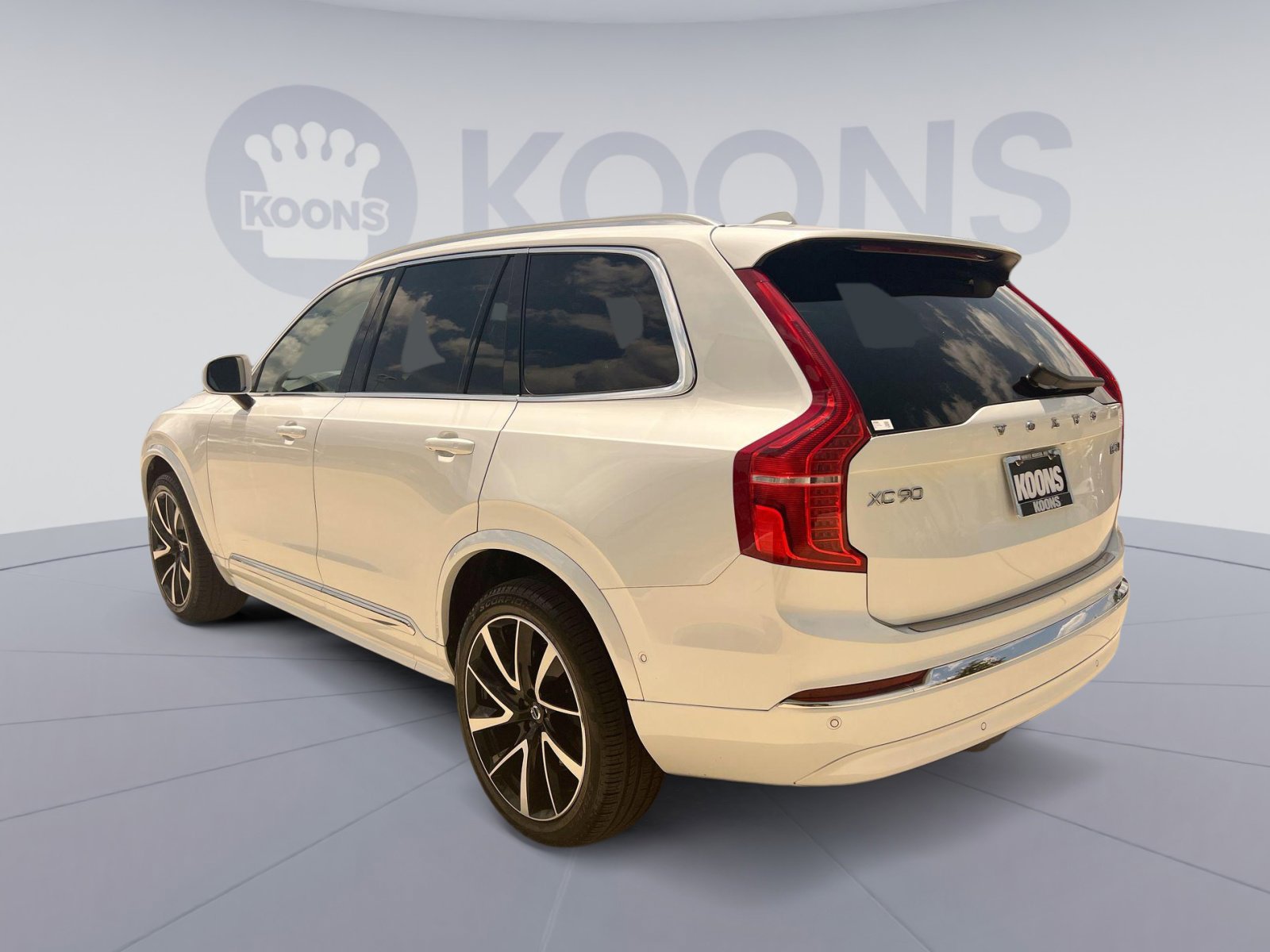 2023 Volvo XC90 B5 Plus photo 3