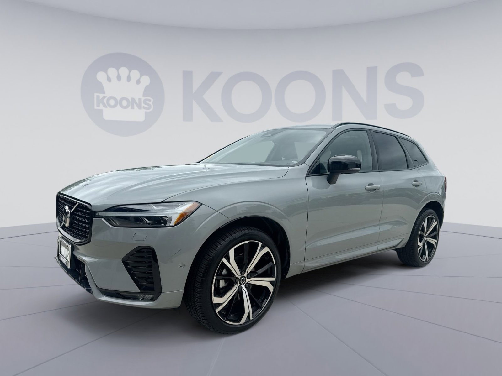 2024 Volvo XC60 B5 Ultimate Dark Theme AWD's photo