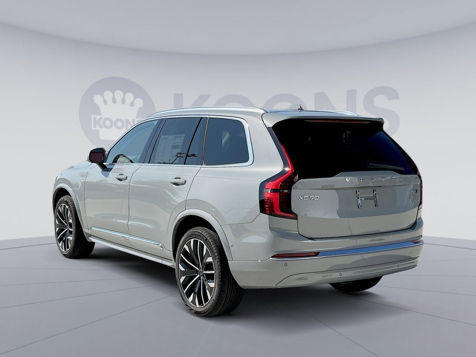 2026 Volvo XC90 Plus photo 3