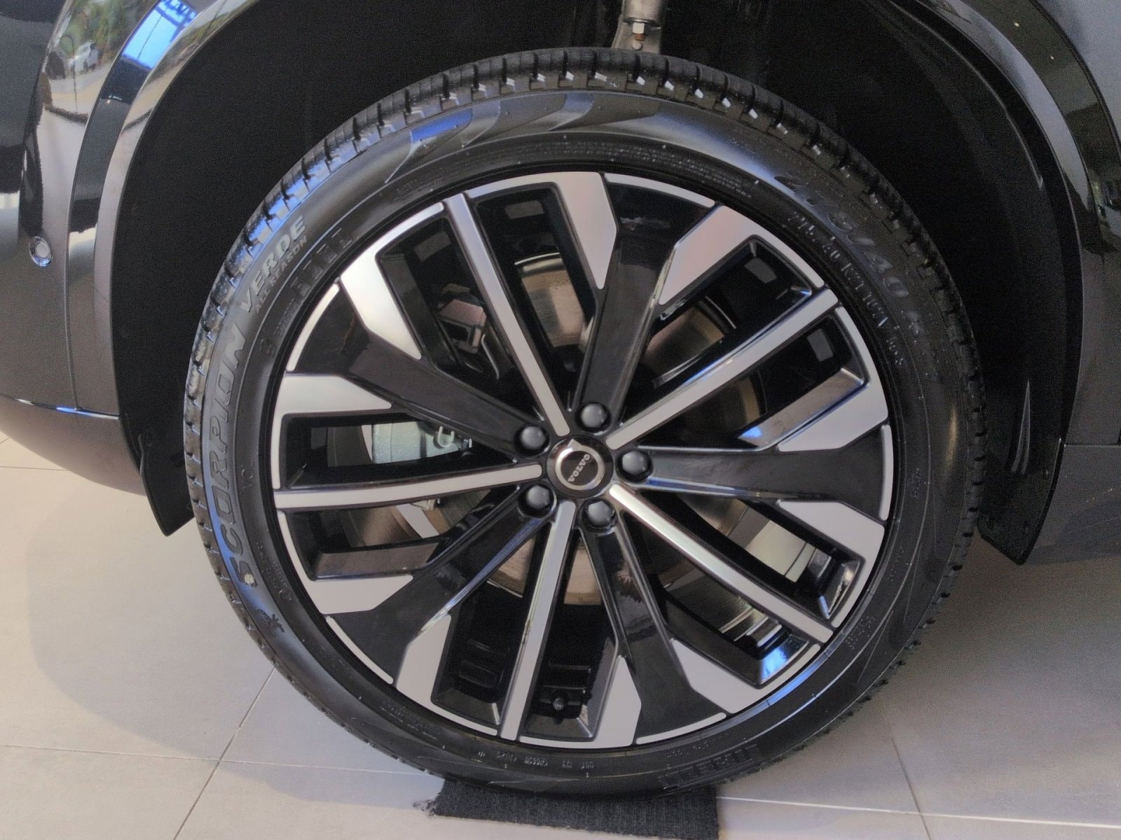 2026 Volvo XC90 Plus - Photo 12