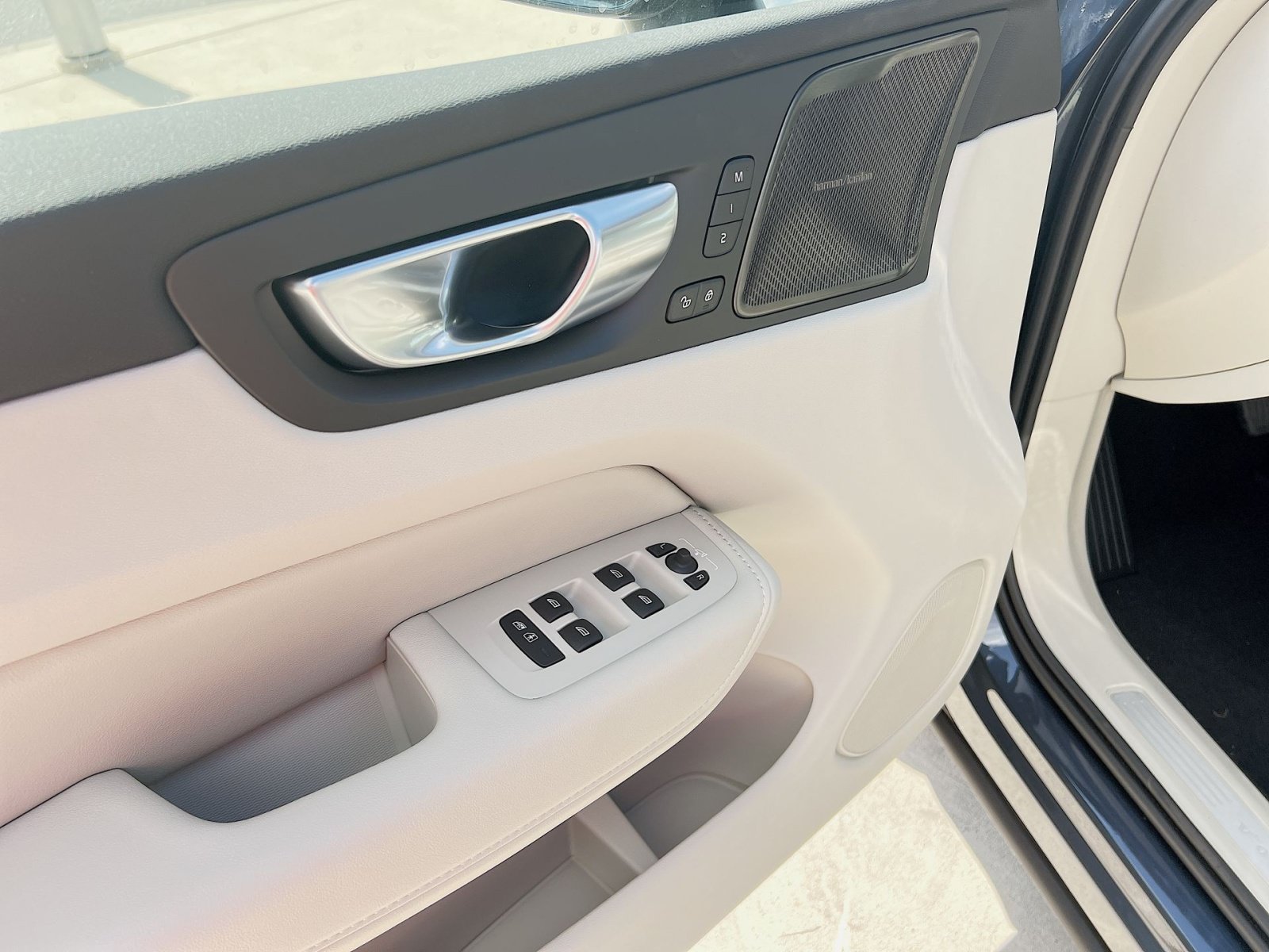 2026 Volvo XC60 Ultra - Photo 15