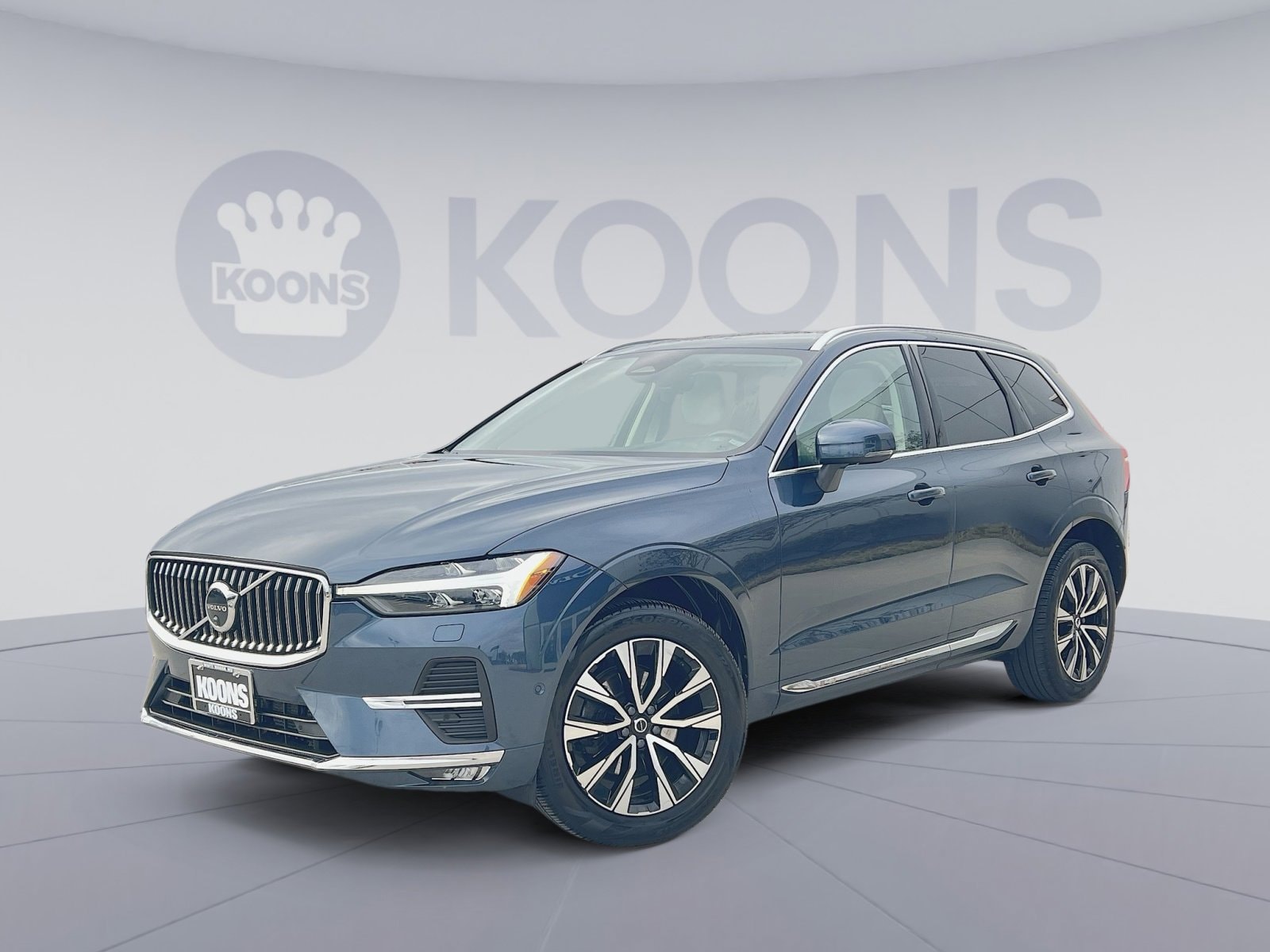 2023 Volvo XC60 Plus's photo