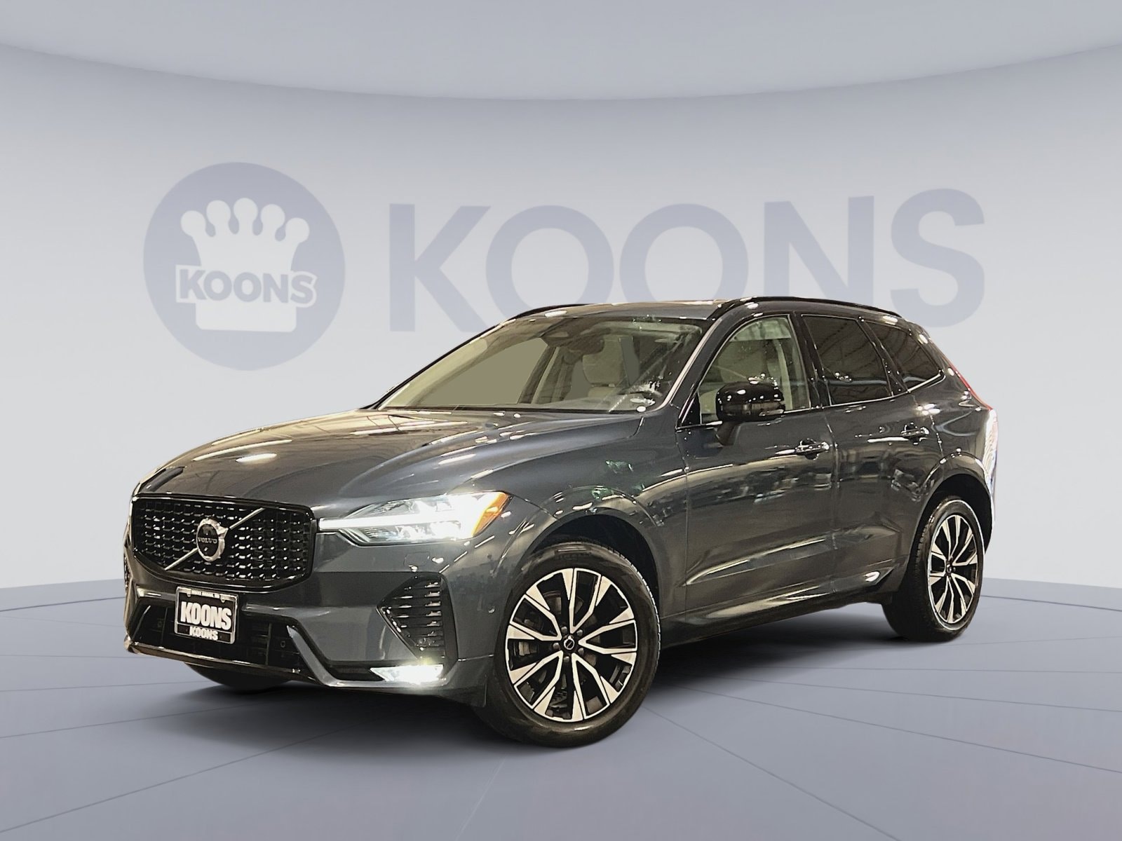 2023 Volvo XC60 Plus's photo