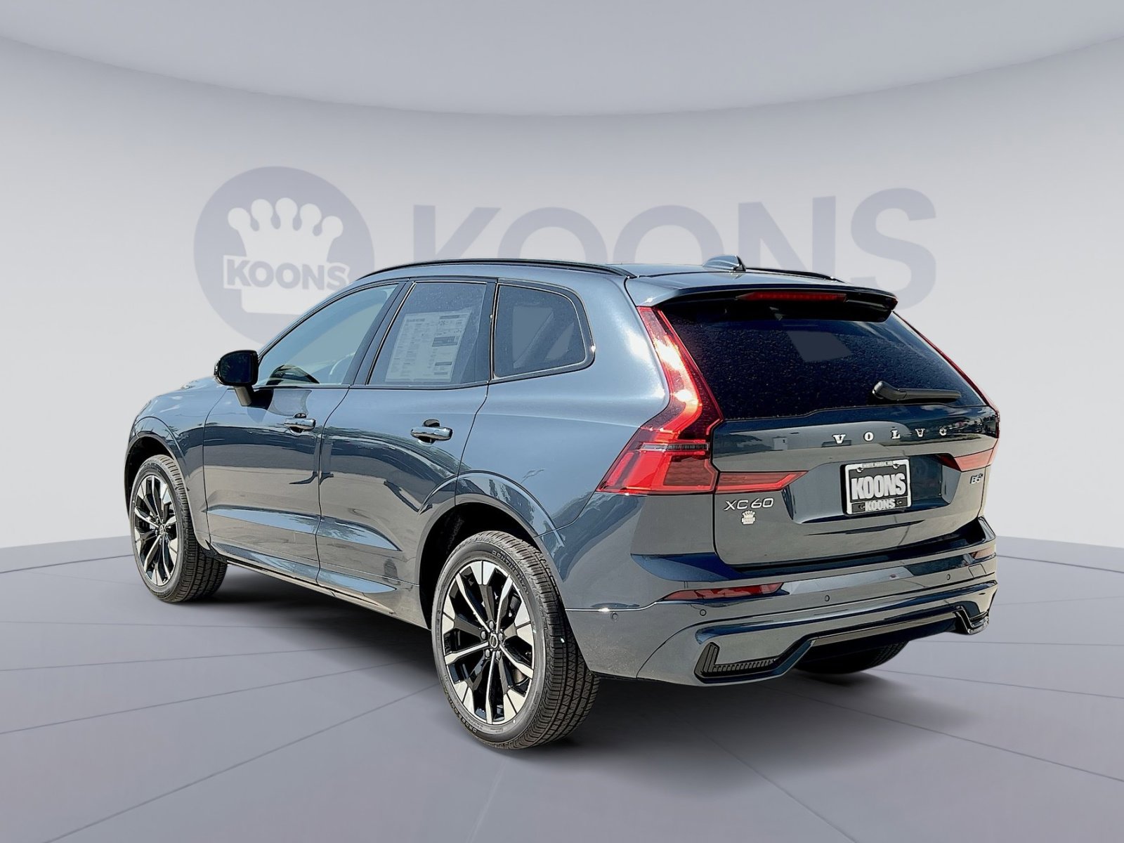 2026 Volvo XC60 B5 Plus photo 3
