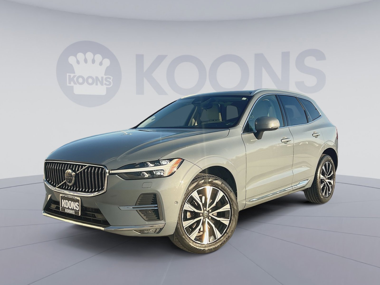 2023 Volvo XC60 Plus's photo